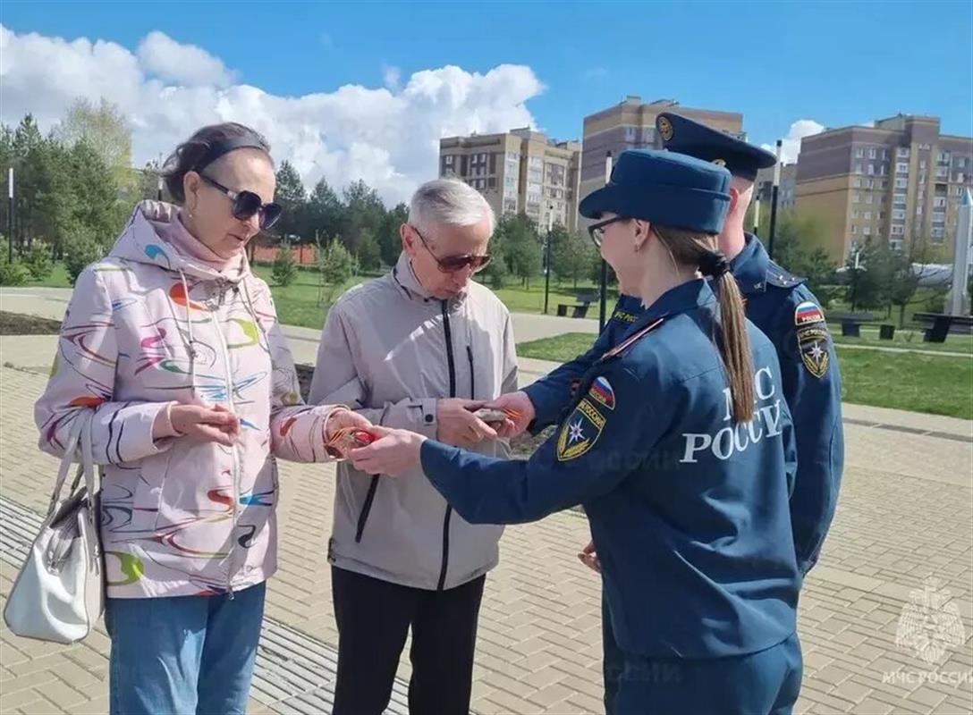 «Мы помним! Мы гордимся!»: костромичам вручают георгиевские ленточки
