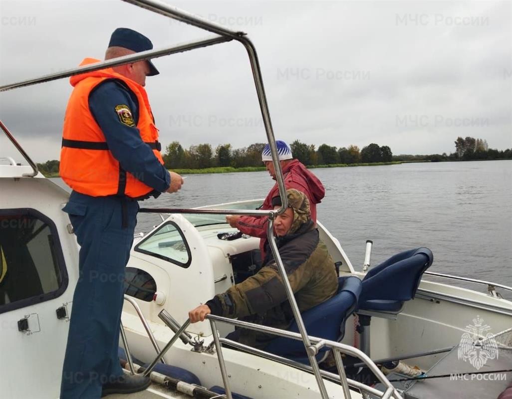 Инспекторы ГИМС напоминают костромичам правила безопасного поведения на воде