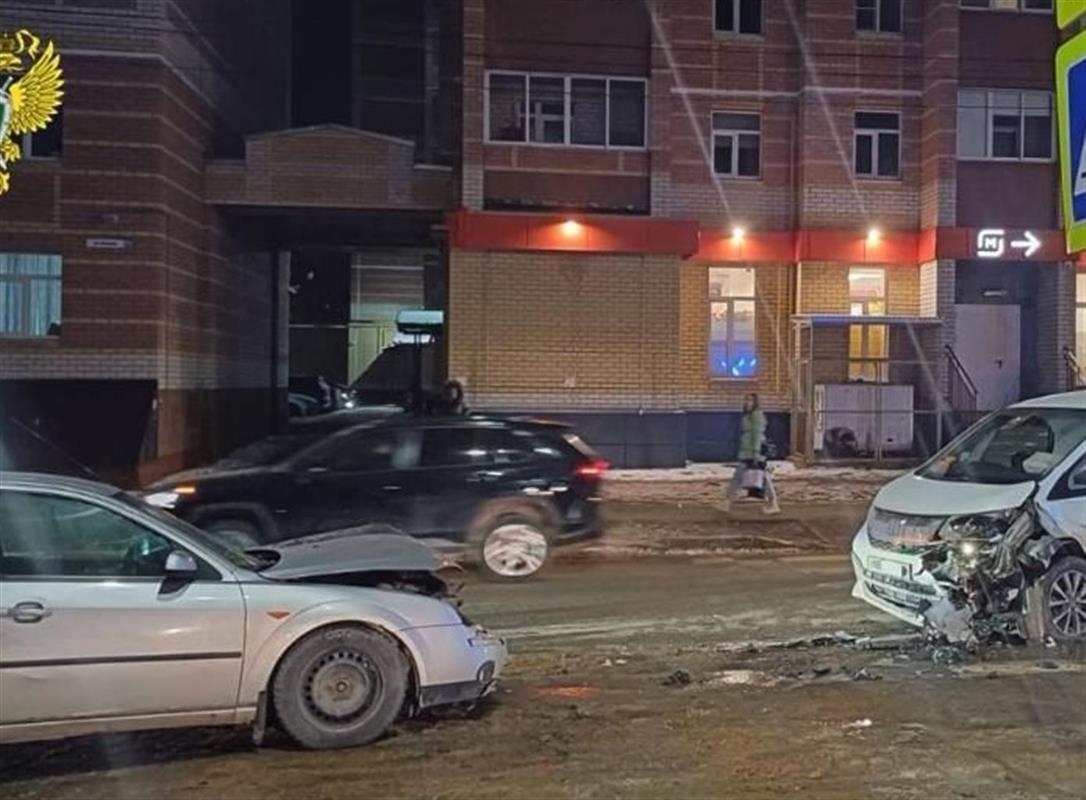 В Костроме при столкновении двух автомобилей пострадал 7-летний ребёнок