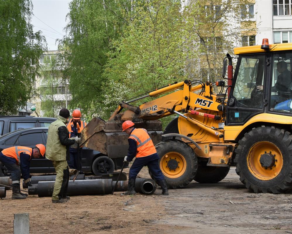 На костромских улицах работы по замене тепловых сетей идут полным ходом