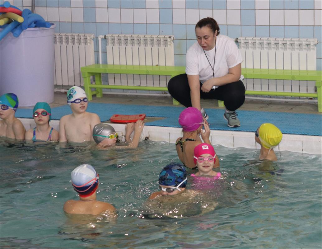За год в Костроме около 3,5 тысячи детей научились уверенно держаться на воде
