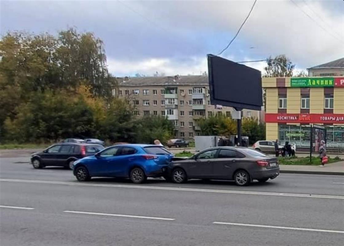 В ДТП с тремя автомобилями в Костроме пострадал 10-летний пассажир 