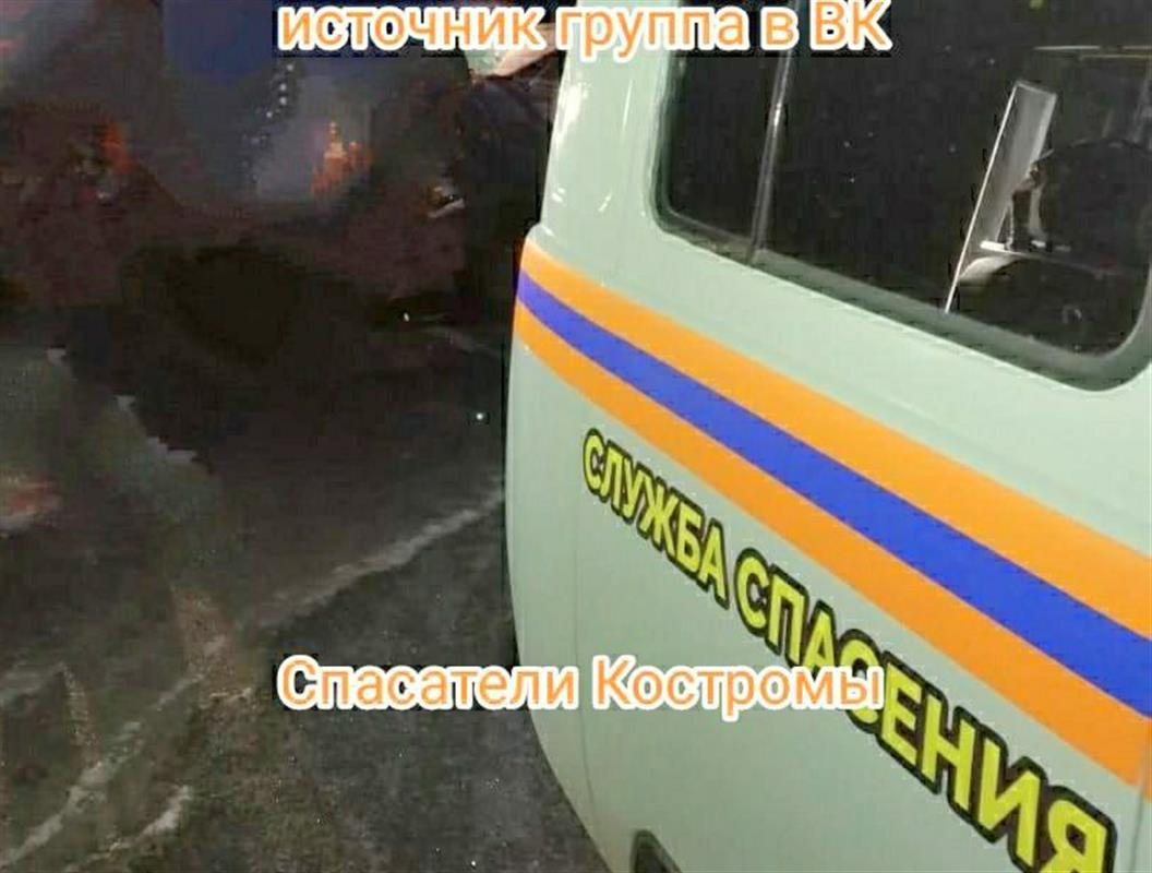 Костромские спасатели помогли водителю выбраться из дорожной ловушки