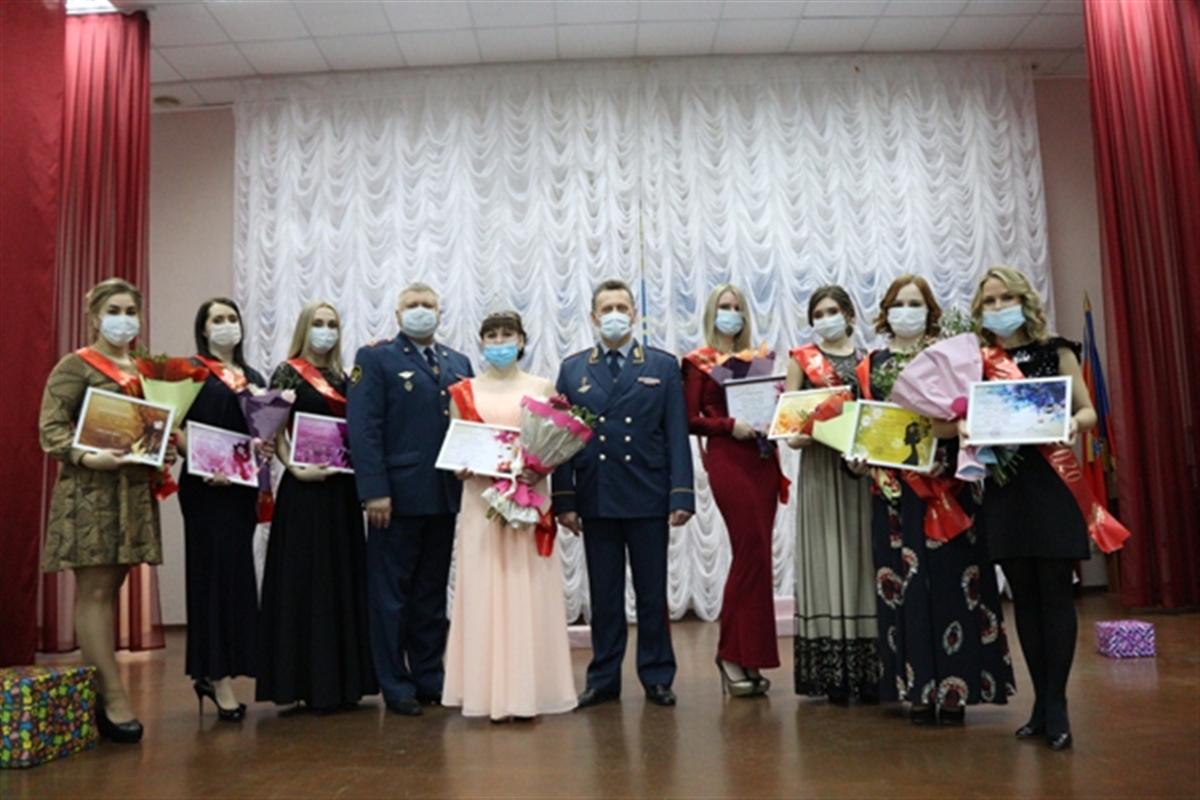 В борьбе за титул «Мисс УИС» конкурсантки изображали Майкла Джексона и читали рэп