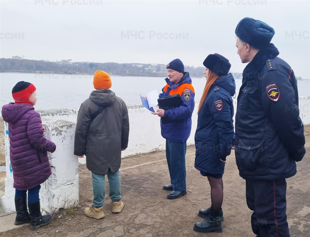 Инспекторы ГИМС просят костромичей не оставлять детей без присмотра у водоёмов 