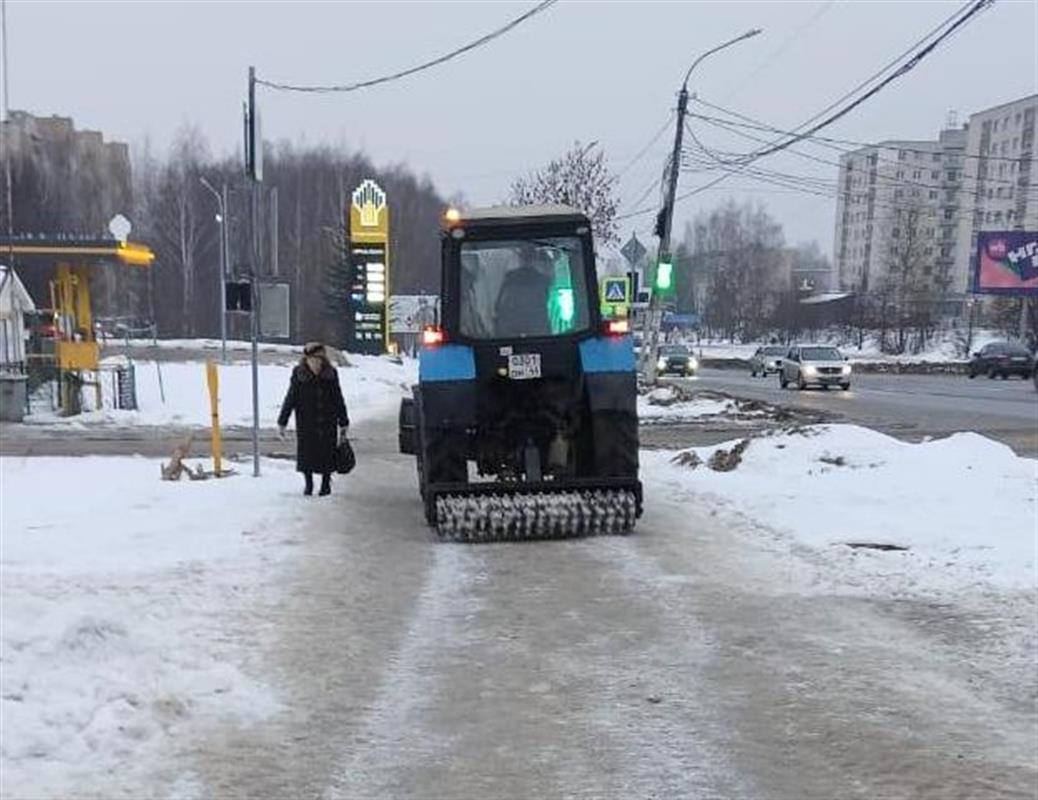 Противогололёдная обработка дорог и тротуаров в Костроме ведётся ежедневно