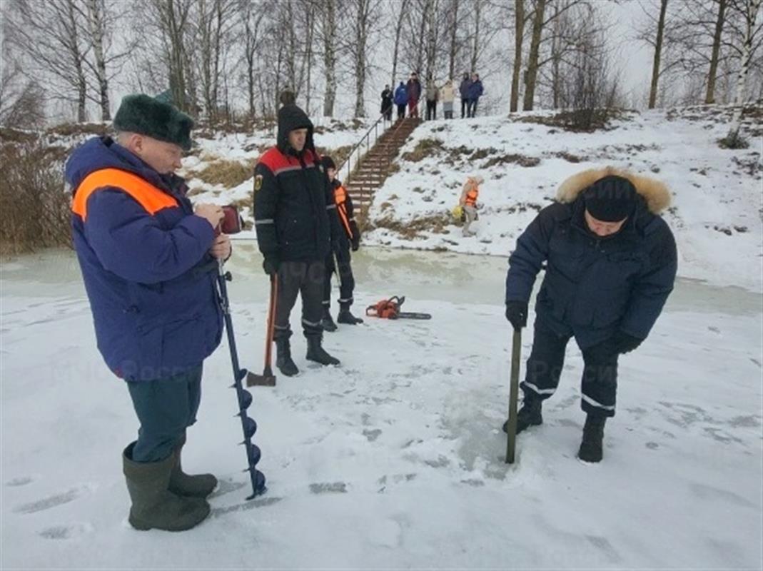 В Костроме специалисты обследуют традиционные места размещения крещенских купелей
