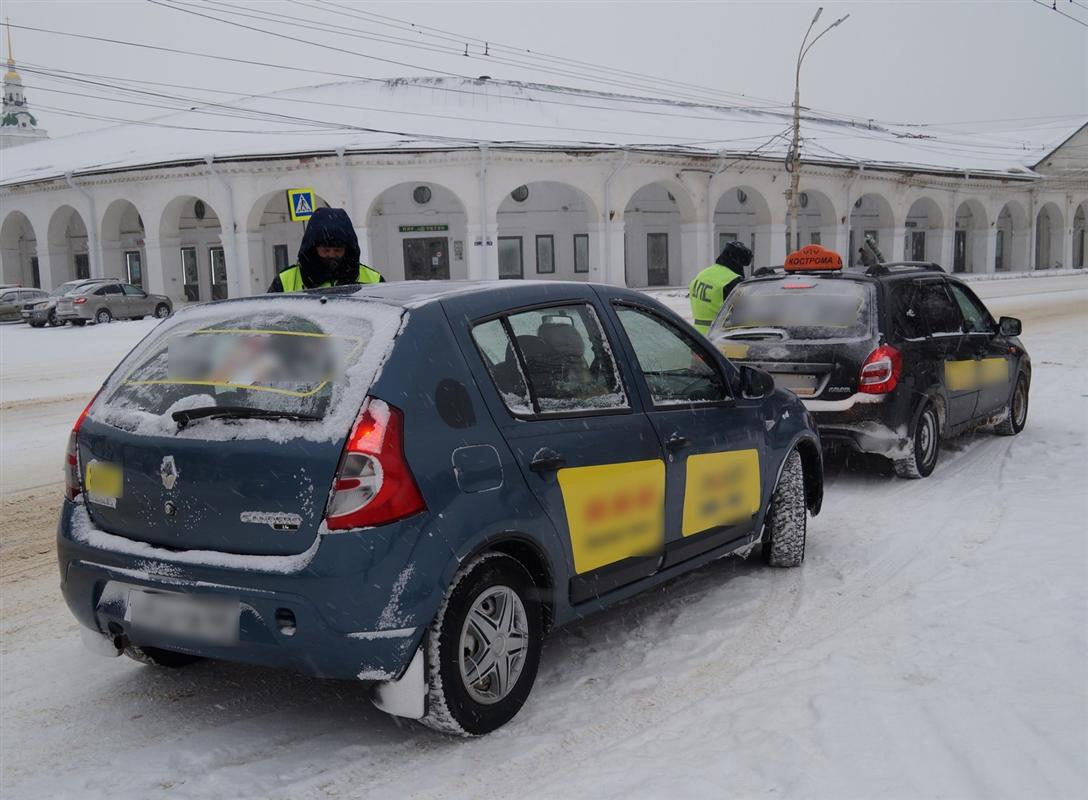 Таксиста без водительских прав поймали в Костроме
