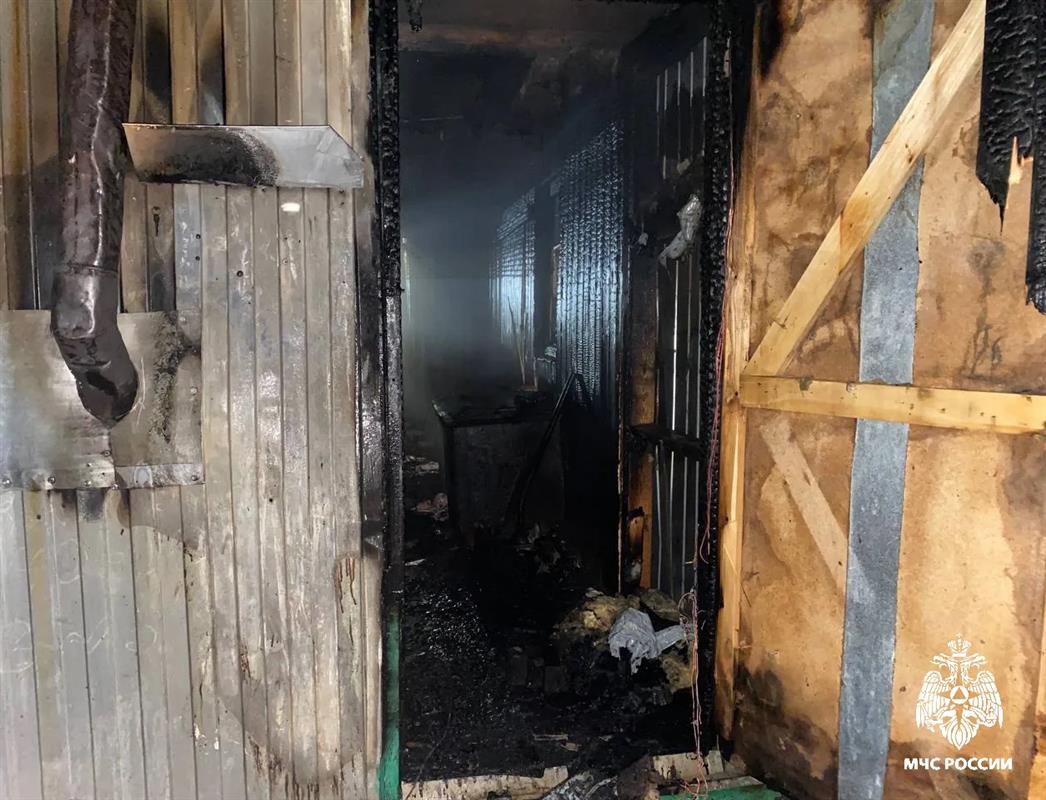 На улице Ленина в Костроме сгорел строительный вагончик