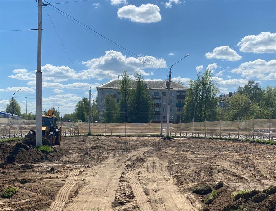 На месте установки памятной стелы в Костроме начались работы по благоустройству
