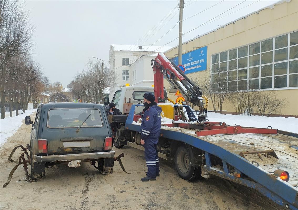 С костромских улиц эвакуируют автомобили, припаркованные с нарушениями 
