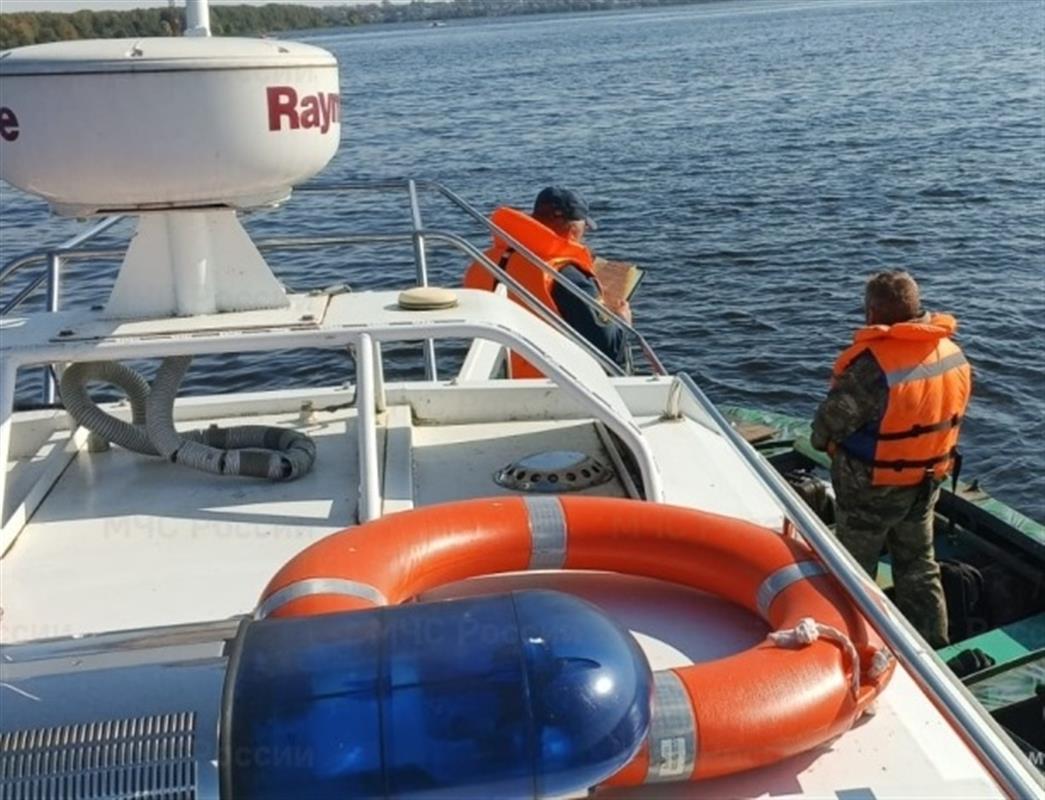 Инспекторы ГИМС следят за безопасностью костромских рыбаков на водоёмах
