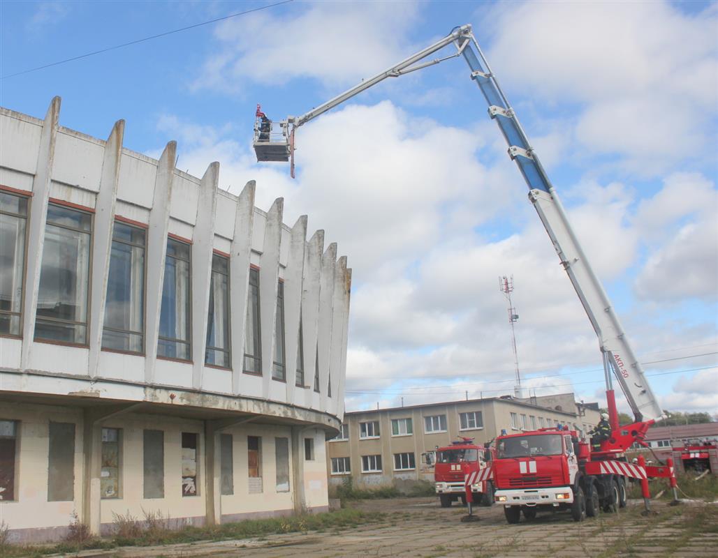 В Костромском цирке прошли учения по тушению пожара и спасению людей 
