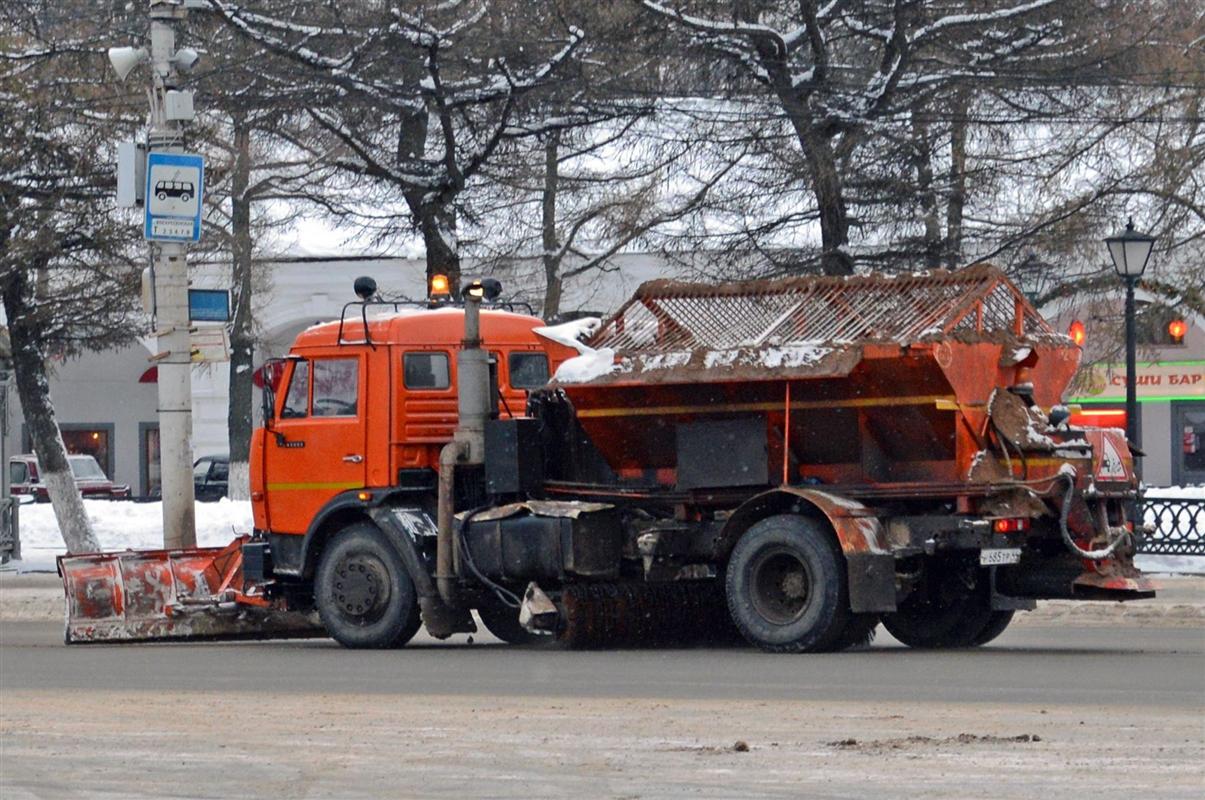 Костромские дороги от снега чистят круглосуточно
