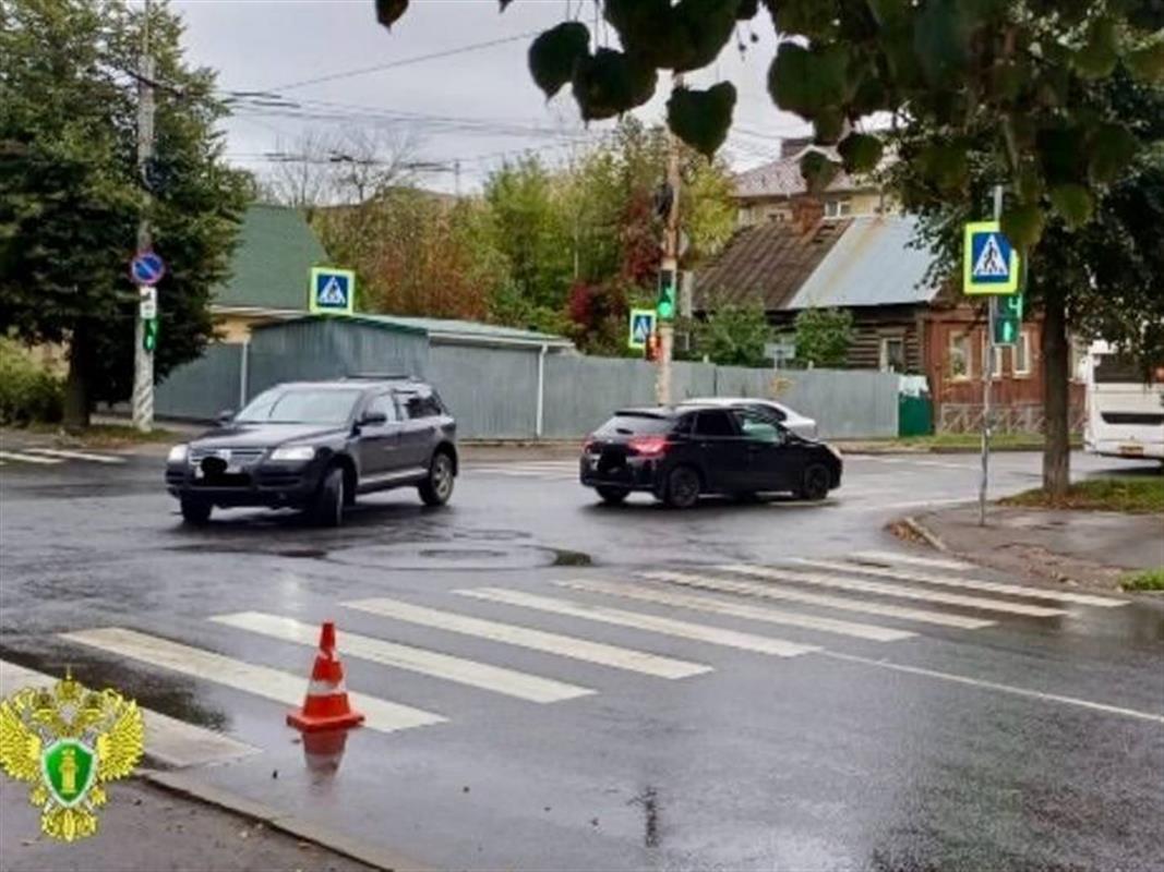 В Костроме водитель иномарки сбил 12-летнюю девочку на пешеходном переходе
