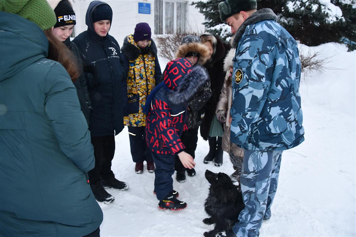 Необычные гости побывали в Волжском реабилитационном центре помощи детям 