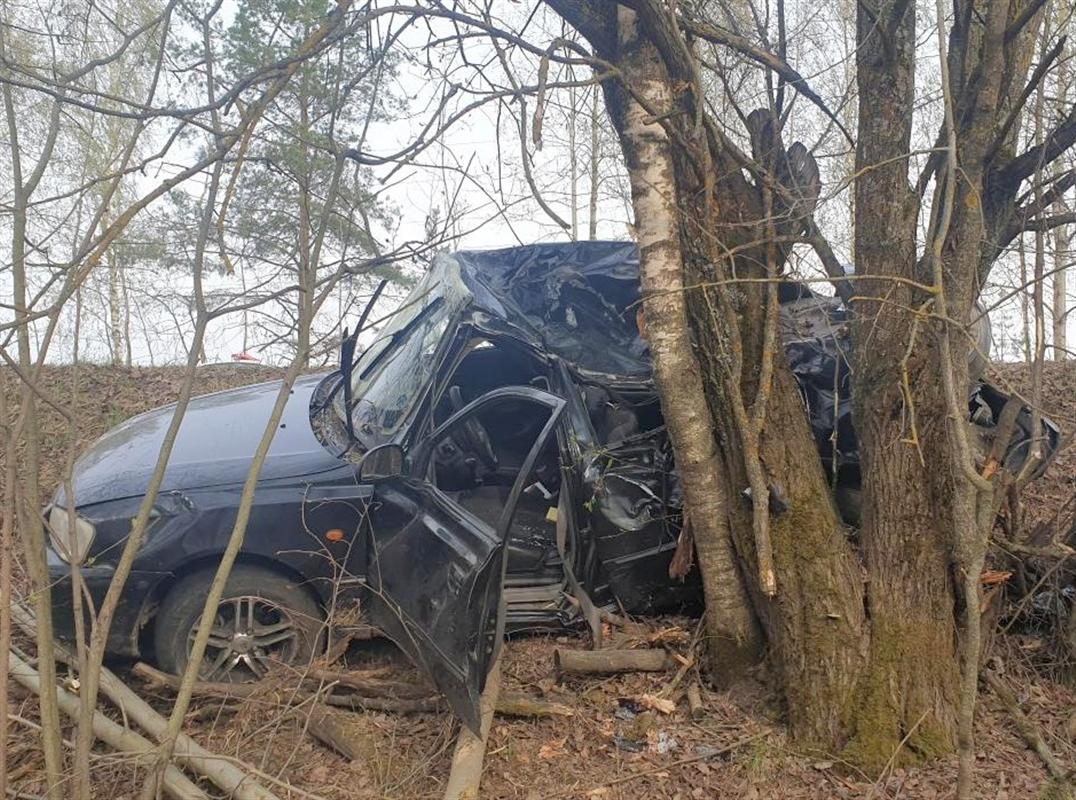 В Костромском районе 18-летний водитель пошел на обгон и улетел в кювет