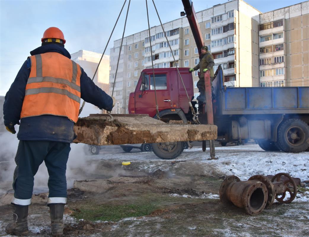 Бригады ТГК-2 отремонтируют трубопровод в костромском Заволжье