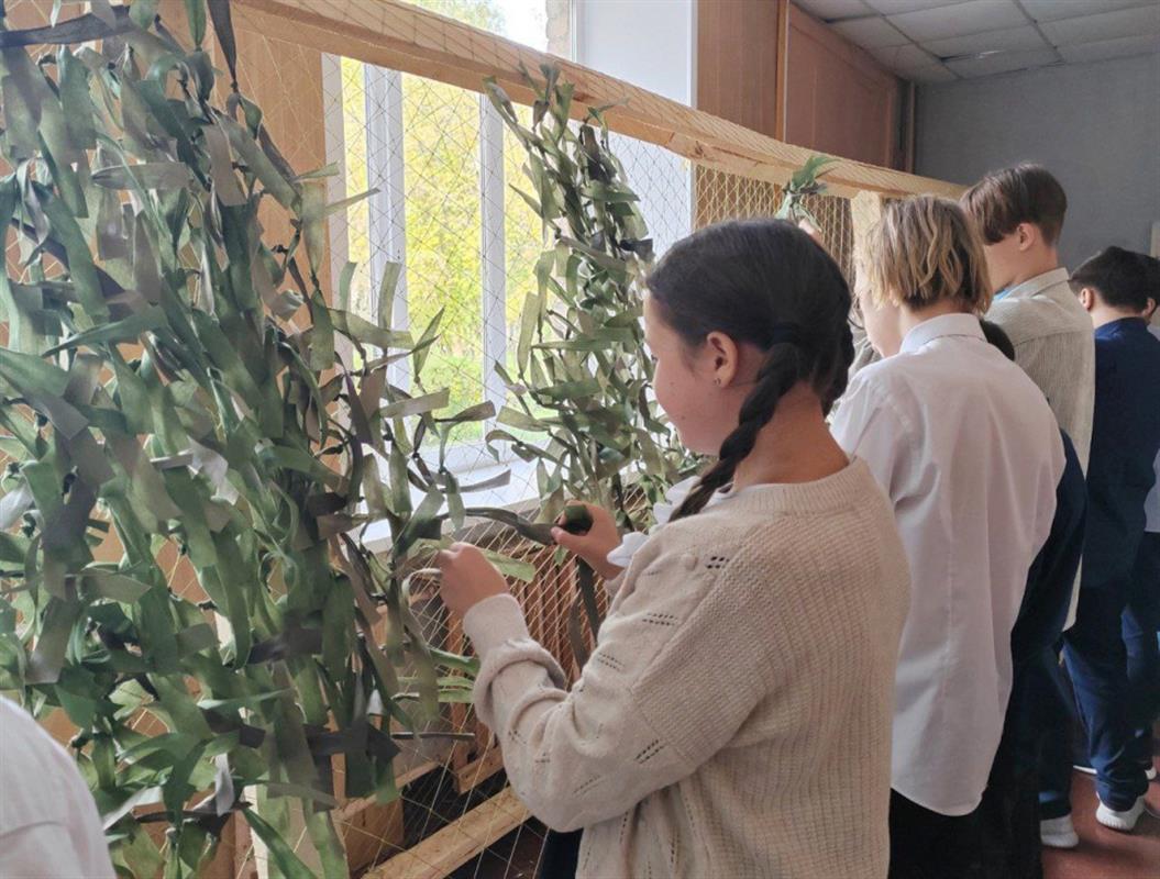 Помощь фронту: юные костромичи плетут маскировочные сети и пишут письма участникам СВО