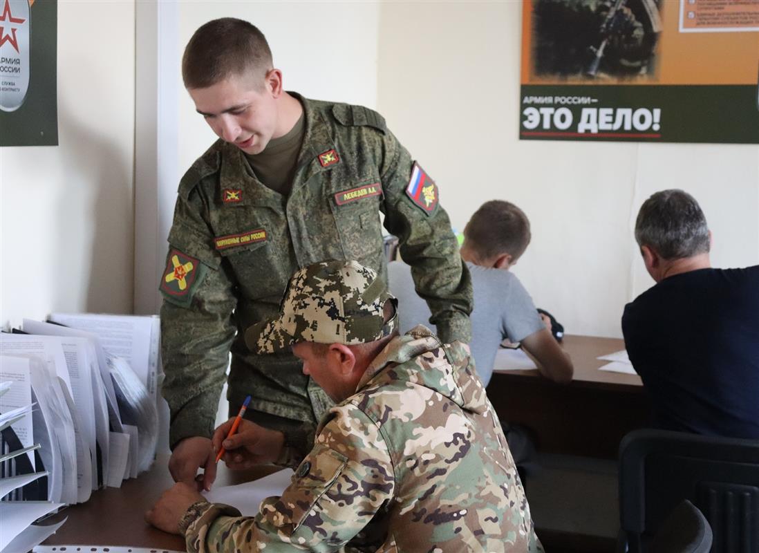 «Постоим за Родину!»: костромичи подписывают контракты и встают на защиту страны
