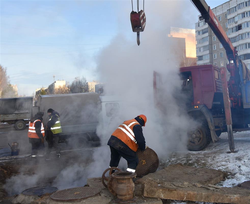 Бригады ТГК-2 сегодня ремонтируют десять участков тепловых сетей в Костроме