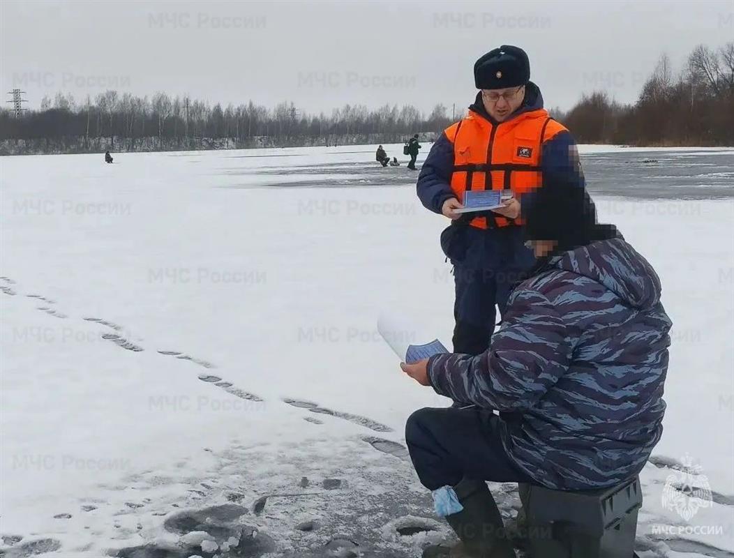 Инспекторы ГИМС: лёд на водоёмах Костромской области ещё очень непрочный