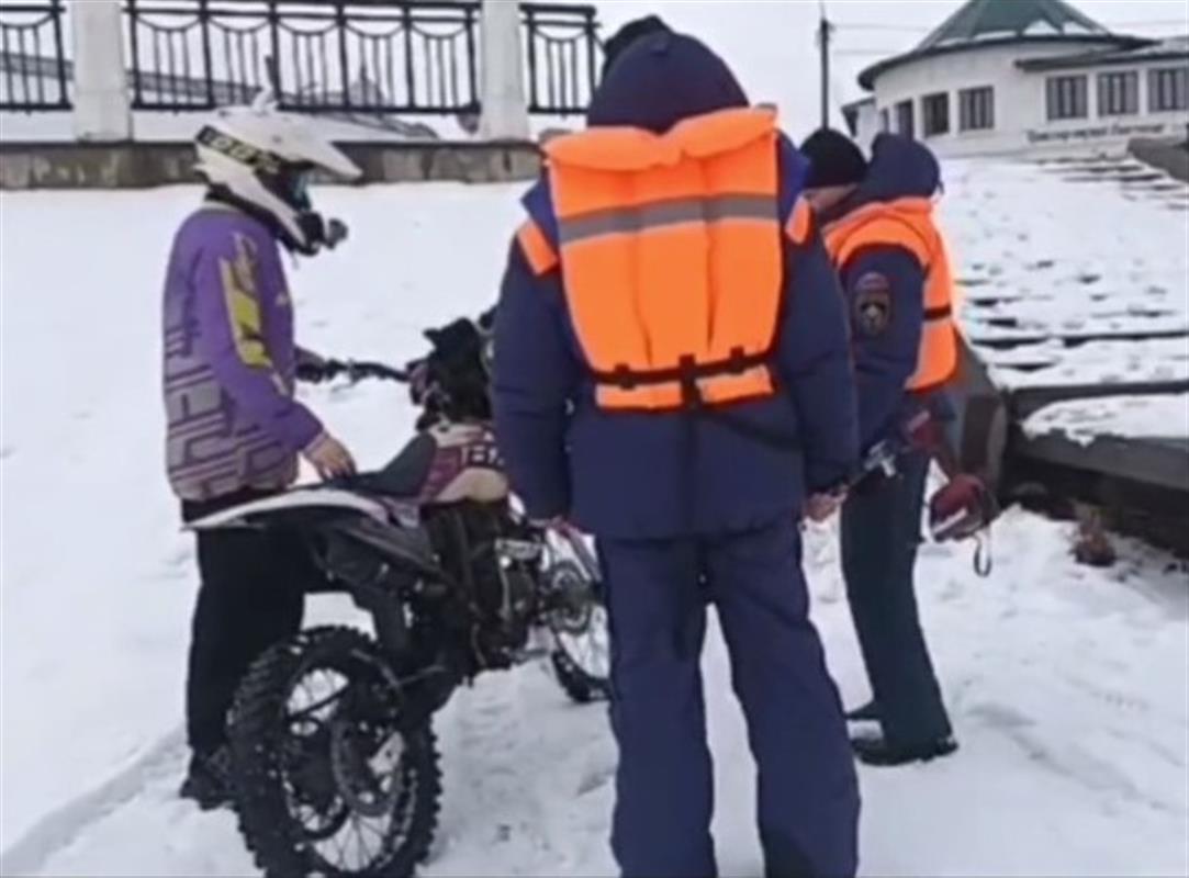 Из-за потепления на костромских водоёмах стала меняться структура льда