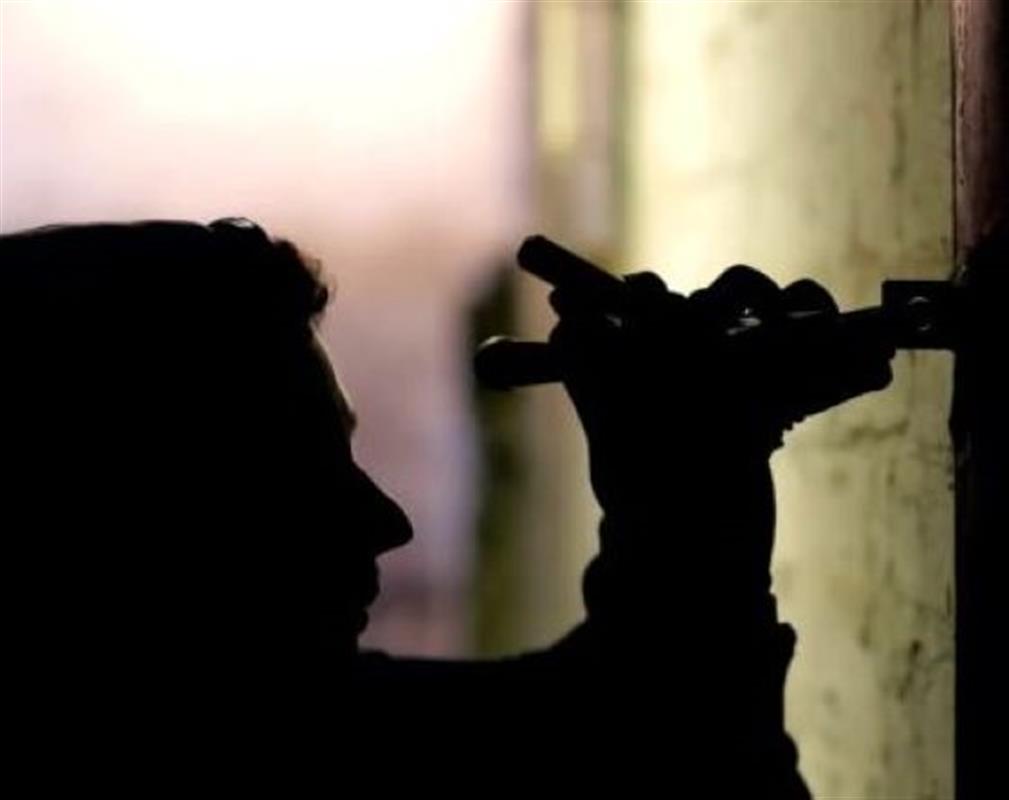 За запчастями для ремонта своего автомобиля костромич пошел в чужой гараж
