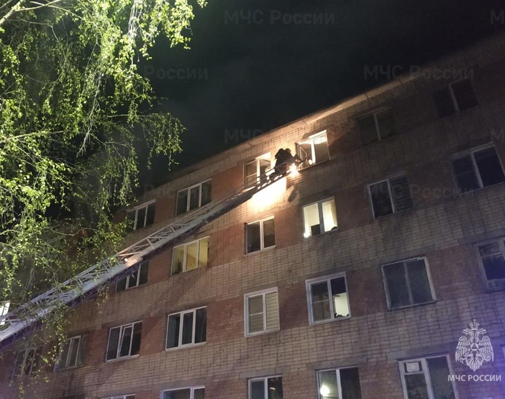 Во время пожара из костромской пятиэтажки эвакуировали 40 человек
 