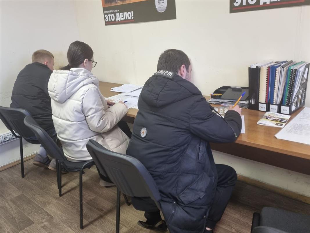 Костромичи подписывают контракты с Минобороны, чтобы защитить страну и мирное население
