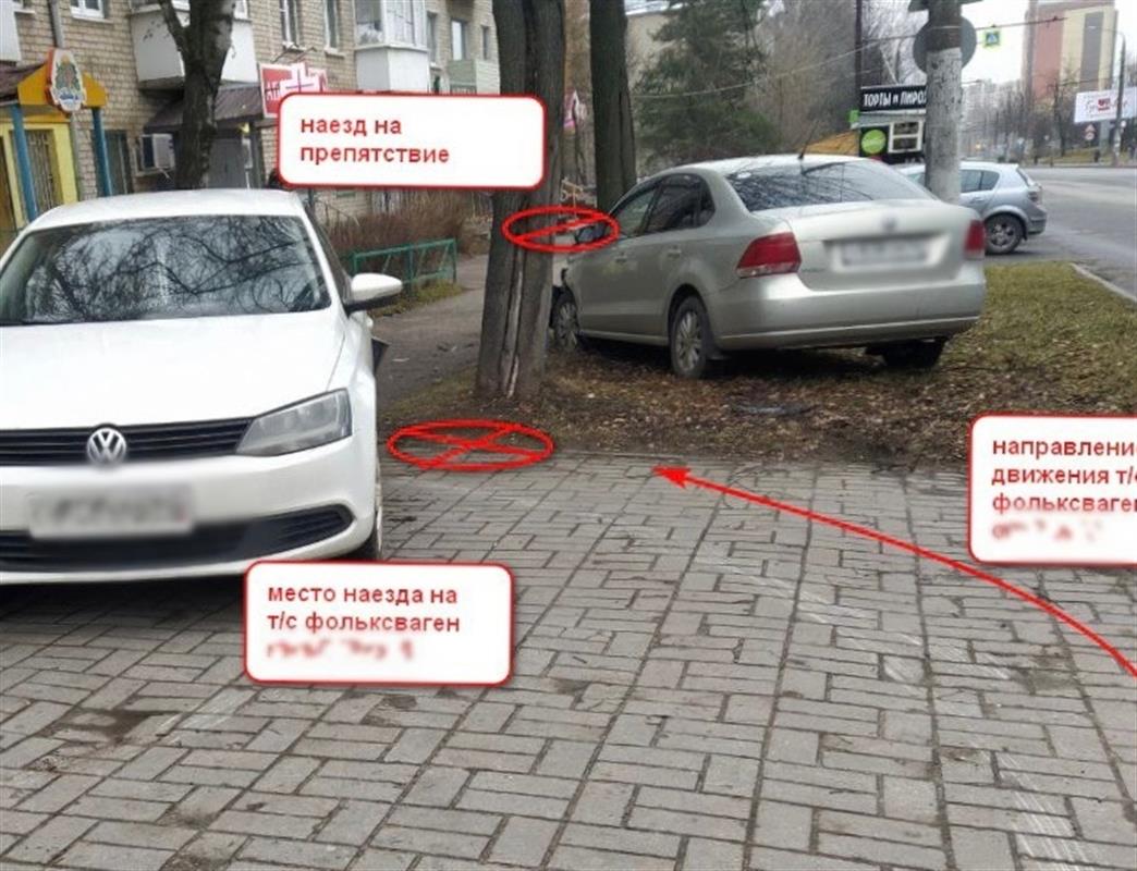 В Костроме одна иномарка протаранила другую и врезалась в дерево
