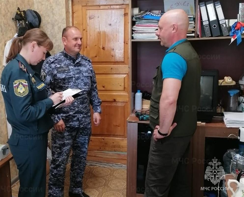 Сотрудники МЧС проверяют костромские детские лагеря на безопасность