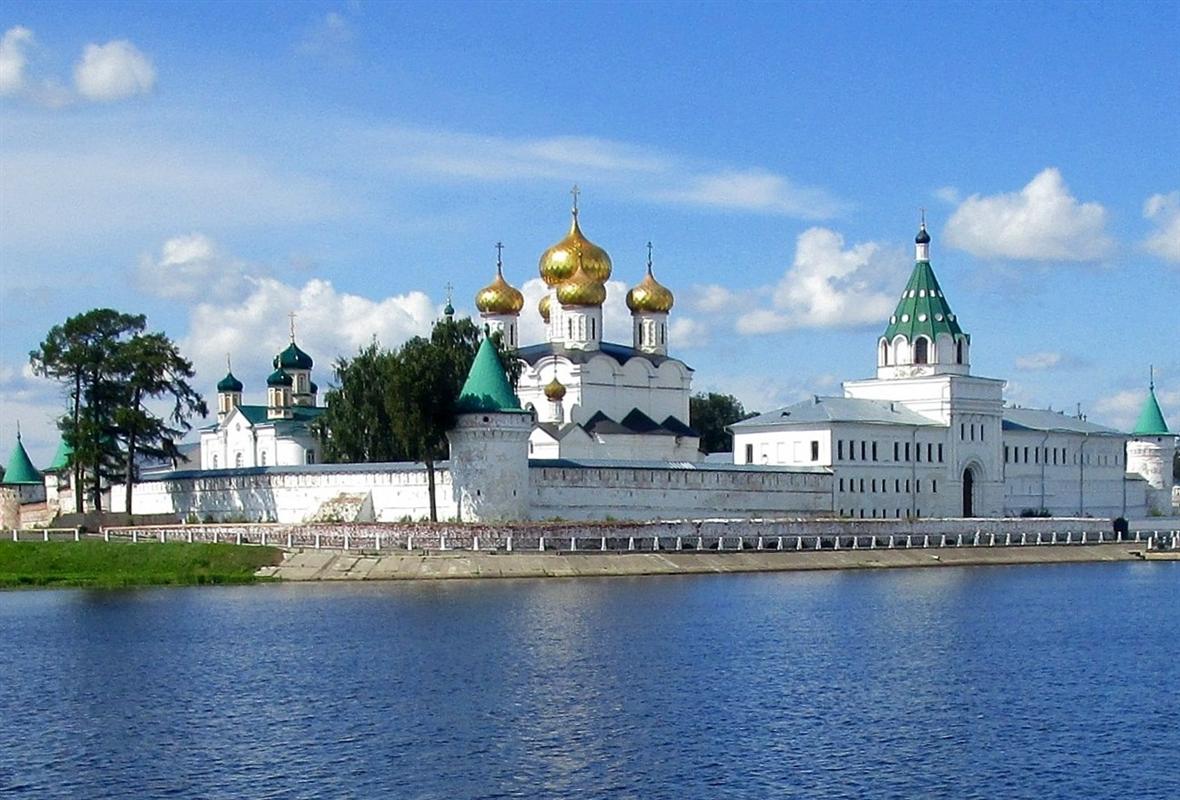 Костромичей приглашают в Ипатьевский монастырь на субботник 