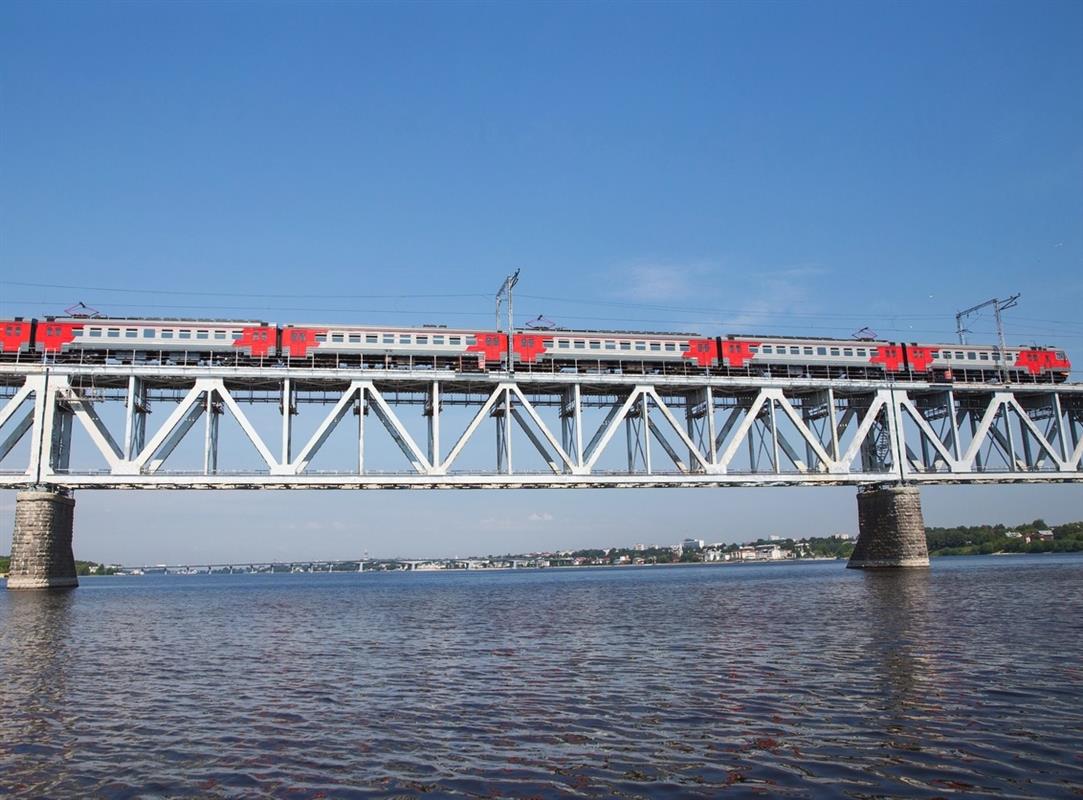 На время работ на мосту через Волгу костромичи смогут воспользоваться поездами