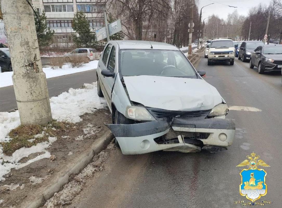 При столкновении двух автомобилей на костромском перекрёстке пострадал ребёнок