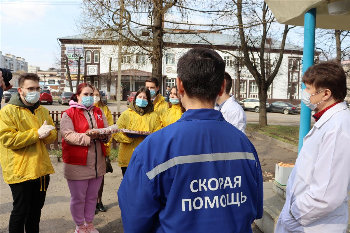 Работников скорой помощи поздравляют с профессиональным праздником