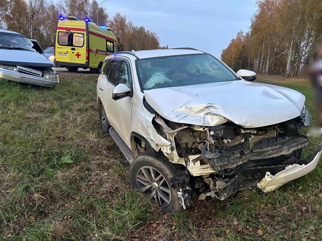 При столкновении легковых автомобилей в Костроме пострадали четыре человека