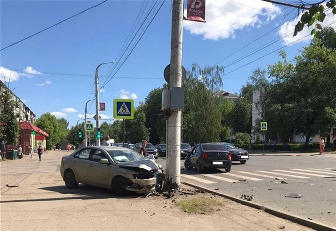 Госавтоинспекторы назвали самые опасные костромские перекрестки 