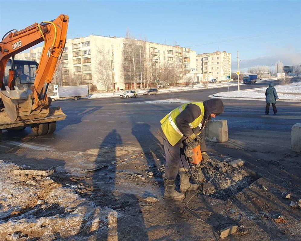 Бригады ТГК-2 сегодня работают на 8 участках тепловых сетей в Костроме