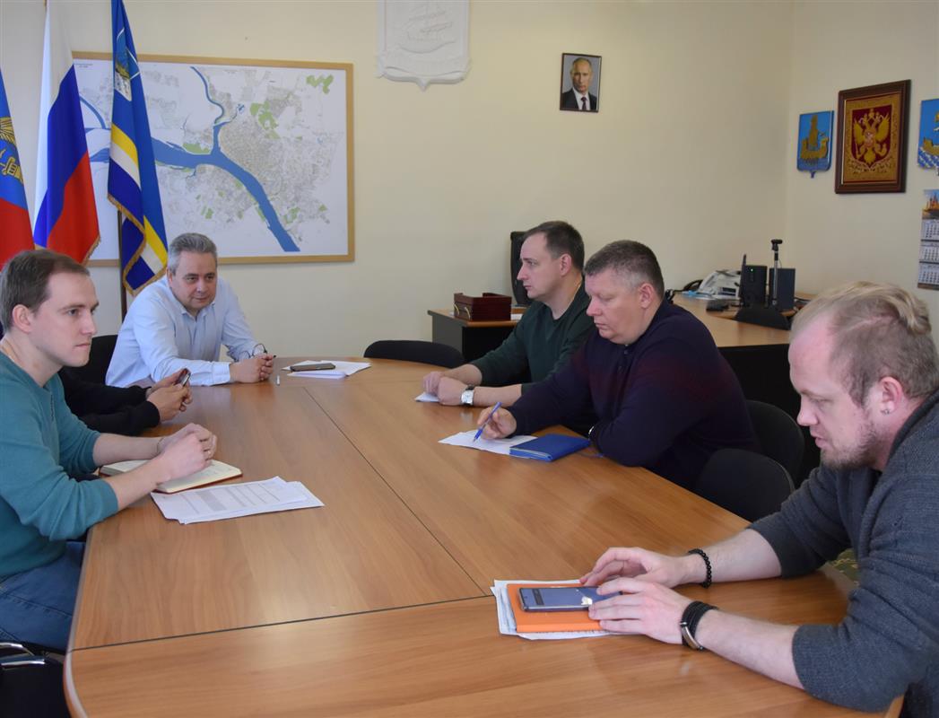 Алексей Смирнов потребовал от подрядчика соблюдать сроки капремонта теплосетей