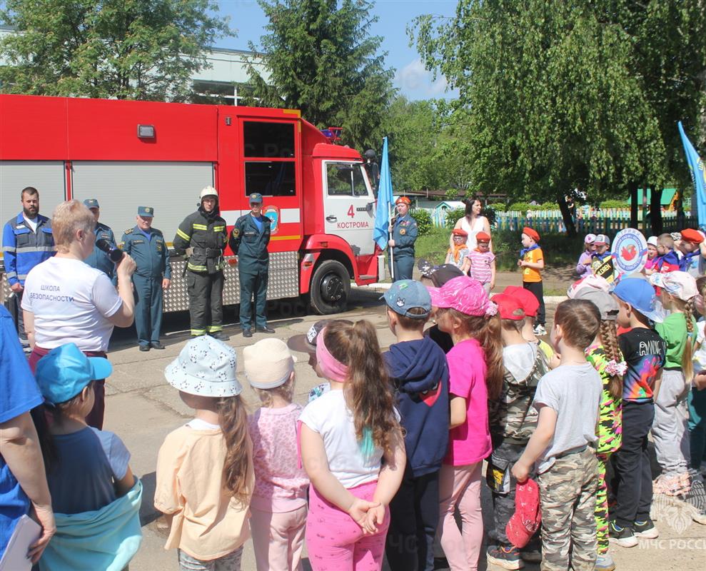 Юным костромичам напомнили правила безопасного поведения в летние каникулы
