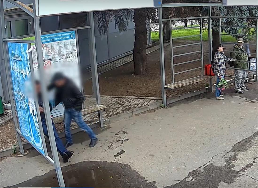 В отношении напавшего с ножом на костромича на остановке возбуждено уголовное дело
