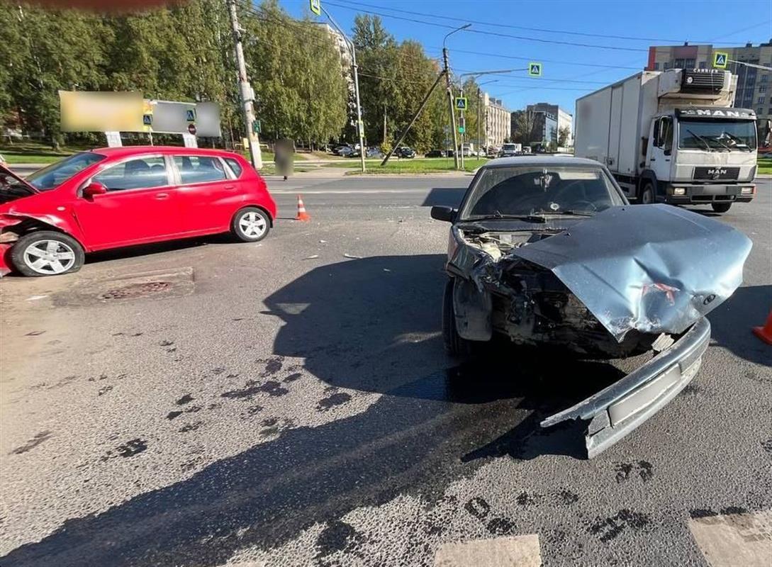 Начинающий водитель не уступил дорогу и спровоцировал ДТП в Костроме
