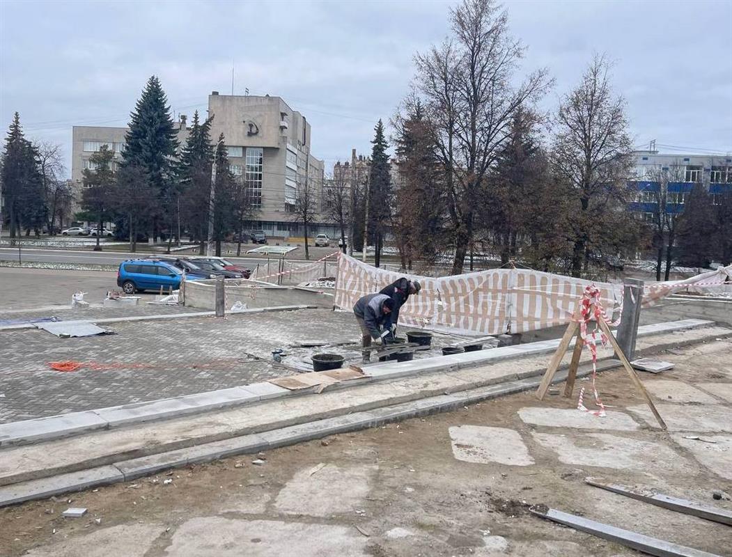 К благоустройству территории у костромского цирка привлечены дополнительные бригады