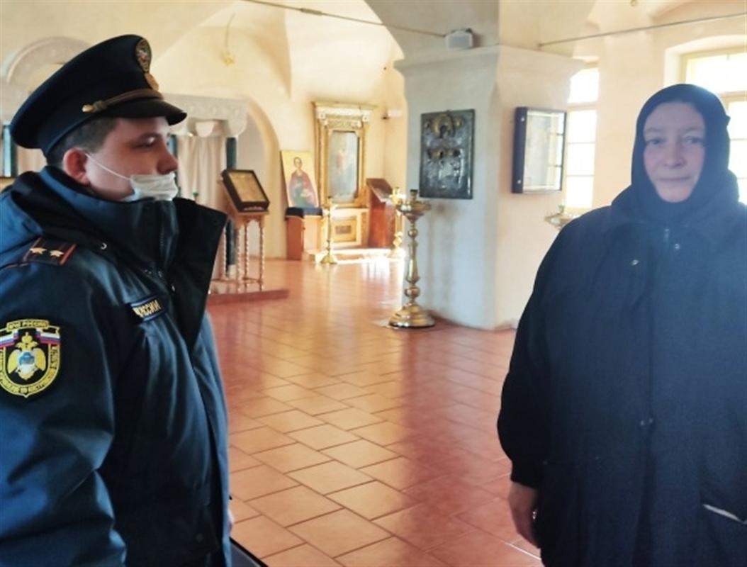 Перед Пасхой в костромских храмах проводятся инструктажи по пожарной безопасности 
