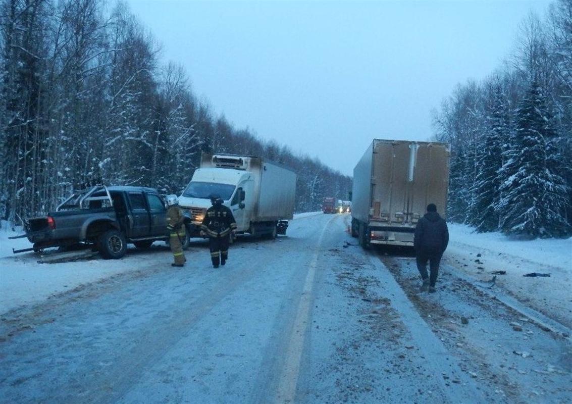 Водители из Москвы, Брянска и Саратова попали в ДТП на костромской трассе