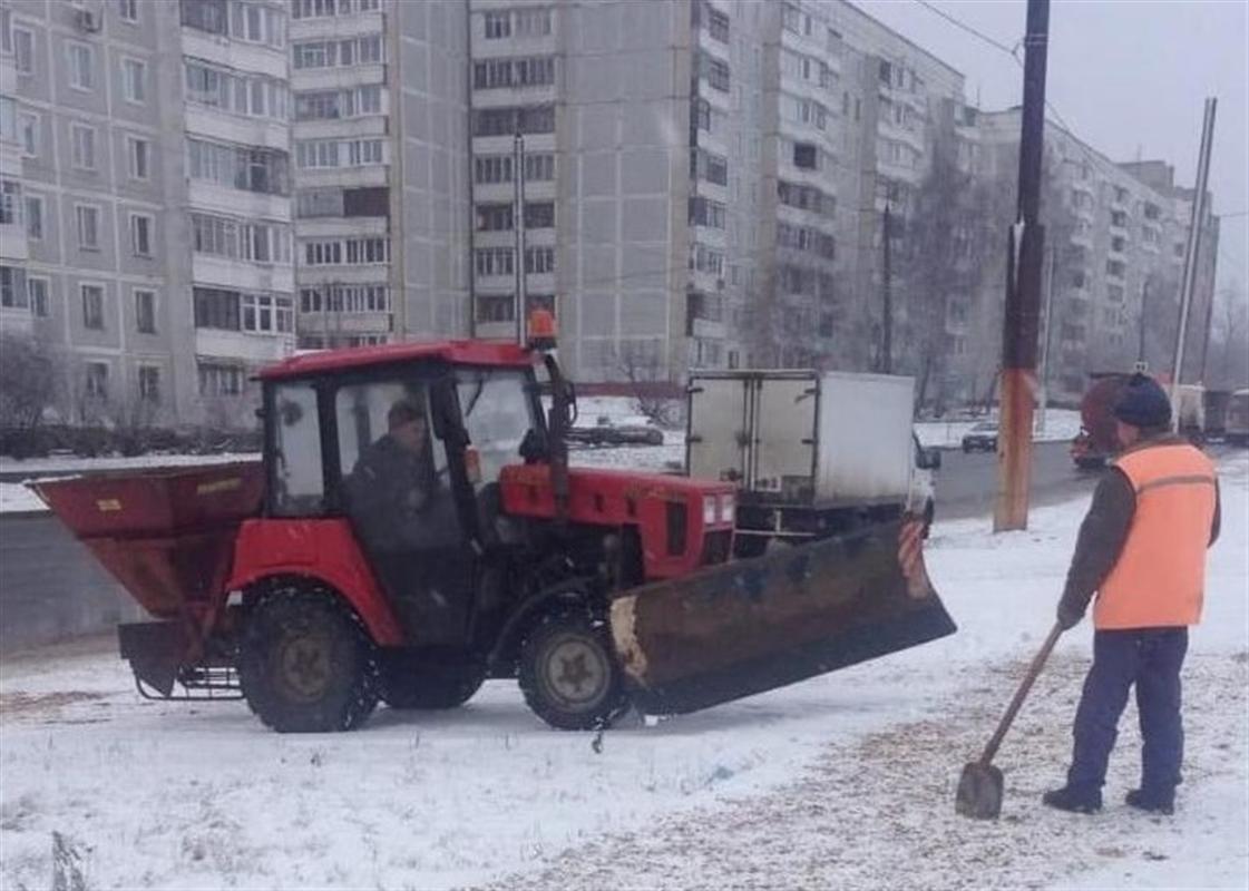 Костромские дороги чистят от снега и наледи днем и ночью