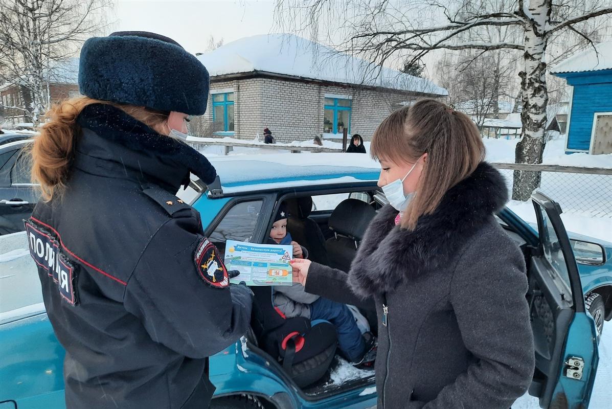 Автоинспекторы проверили, как костромичи соблюдают правила перевозки юных пассажиров