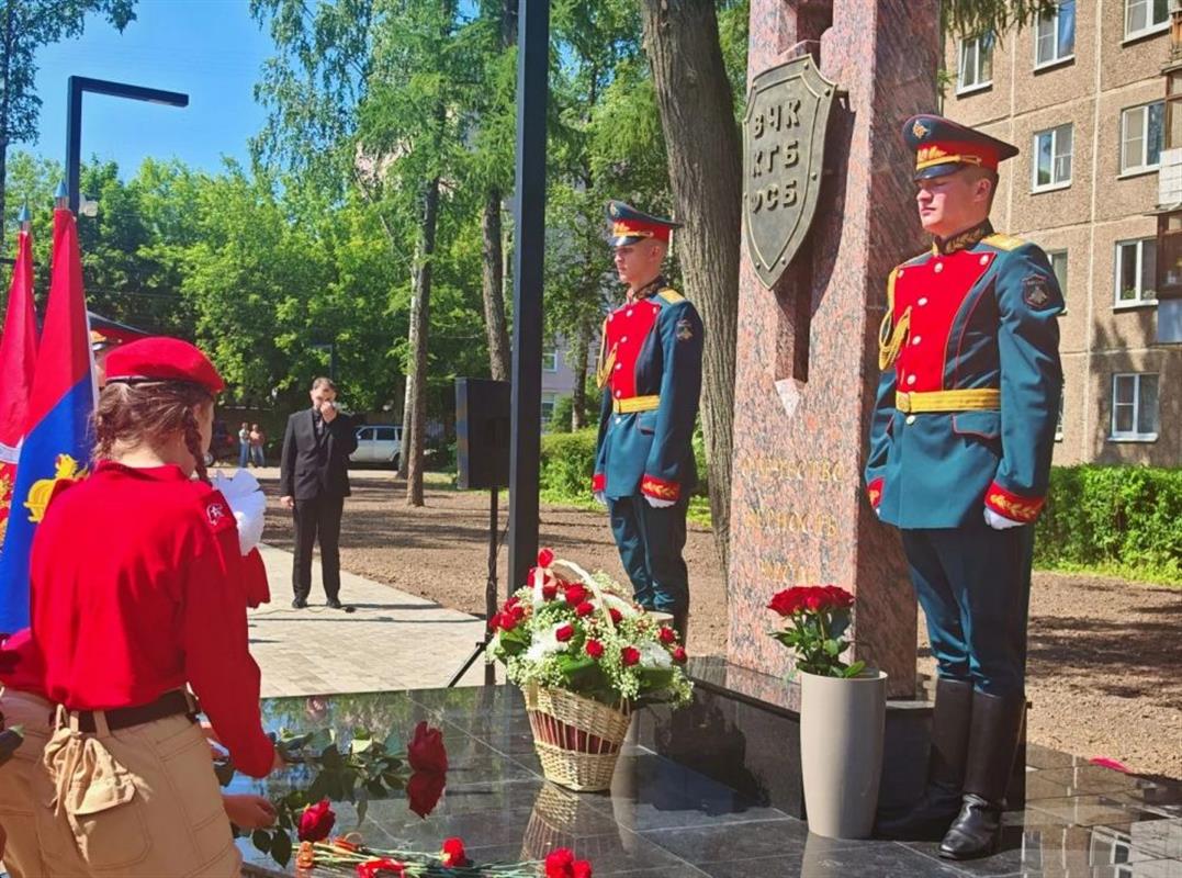 Сквер «Щит и меч» торжественно открыли в Костроме 

