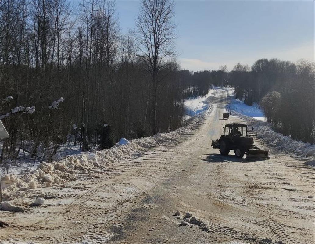 Дороги Костромской области расчищают от снега и воды